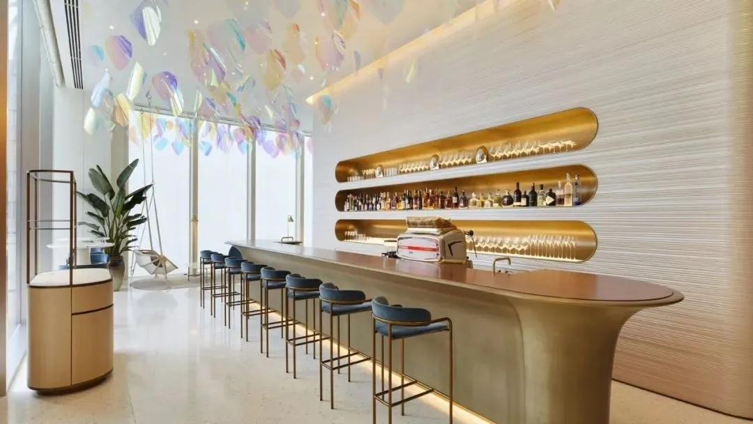 黄石奢侈品牌进军餐饮界，餐饮空间设计极尽精致奢华！
