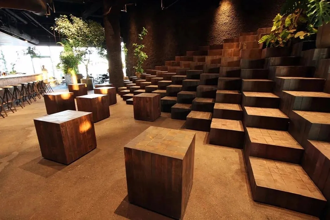 黄石这个日本餐饮空间设计，带你来到热带丛林