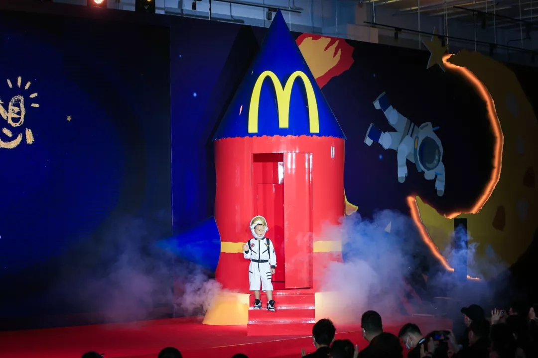十堰麦当劳中国为孩子“点亮梦想”，带你上天！